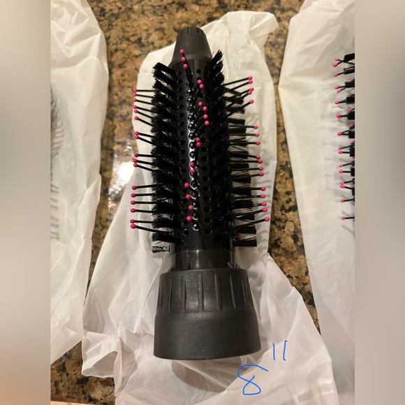 Hair Dryer Brush with 3 Attachments and Accessories - Picture 14 of 15